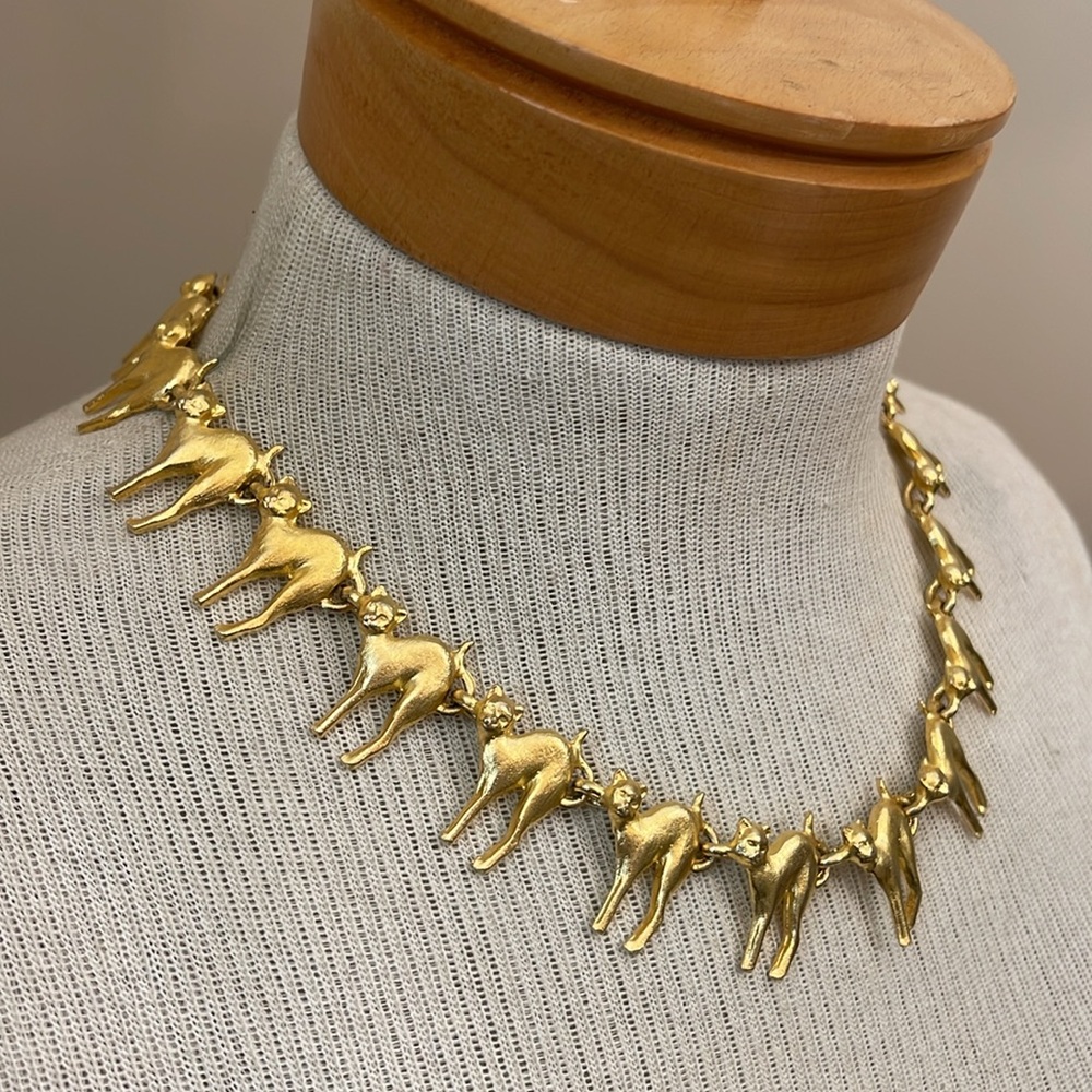 Vintage Gold-tone Sculptural Judith Woracek Mullen Cat Link Statement Necklace - Picture 17 of 17